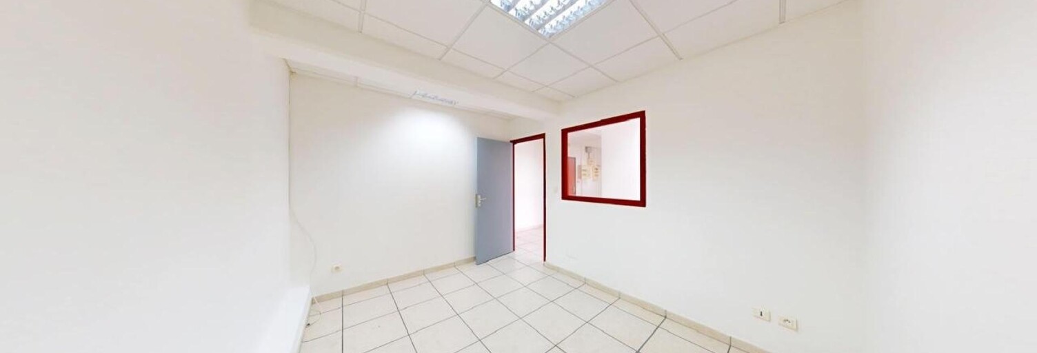 Bureau  10 m² à louer à Fort-de-France (97200)