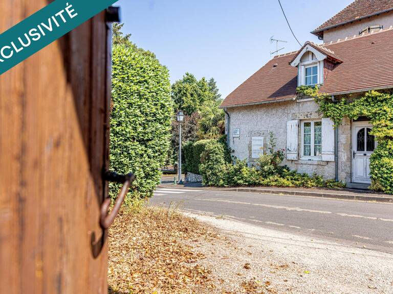 Maison ancienne de caractère à l'emplacement privilégié en bord de Loire. 3 chambres. Jardinet. Grand garage avec grenier aménageable. Cave. — photo 1