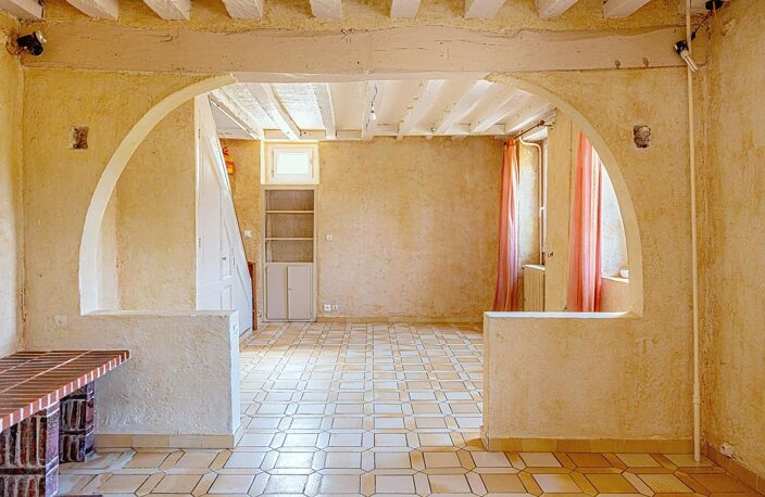 Maison ancienne de caractère à l'emplacement privilégié en bord de Loire. 3 chambres. Jardinet. Grand garage avec grenier aménageable. Cave. — photo 3