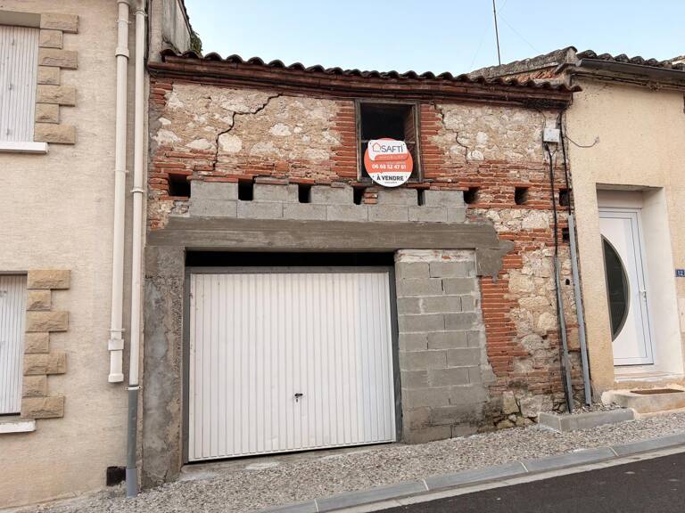 garage et terrain en zone urbaine — photo 1