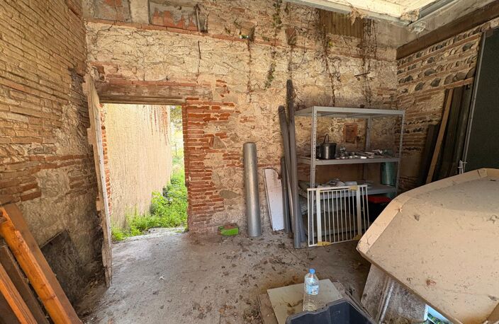 garage et terrain en zone urbaine — photo 3