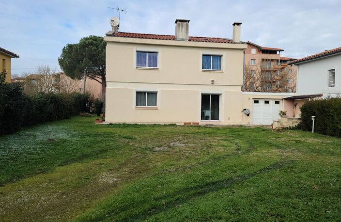 Maison 4 chambres, 1 bureau, garage et jardin — photo 2
