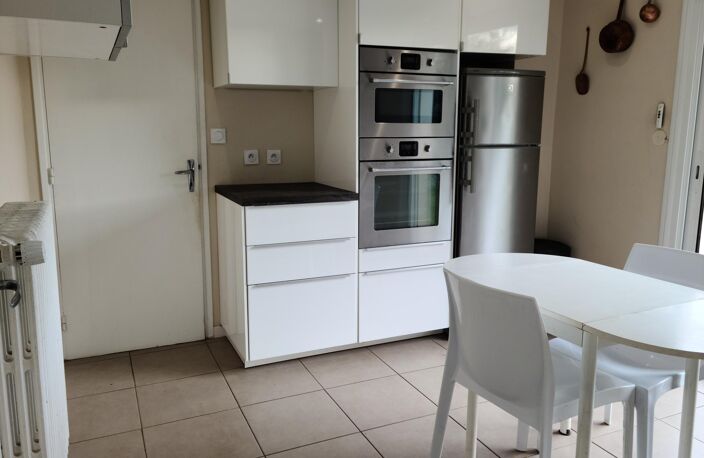 Maison 4 chambres, 1 bureau, garage et jardin — photo 4