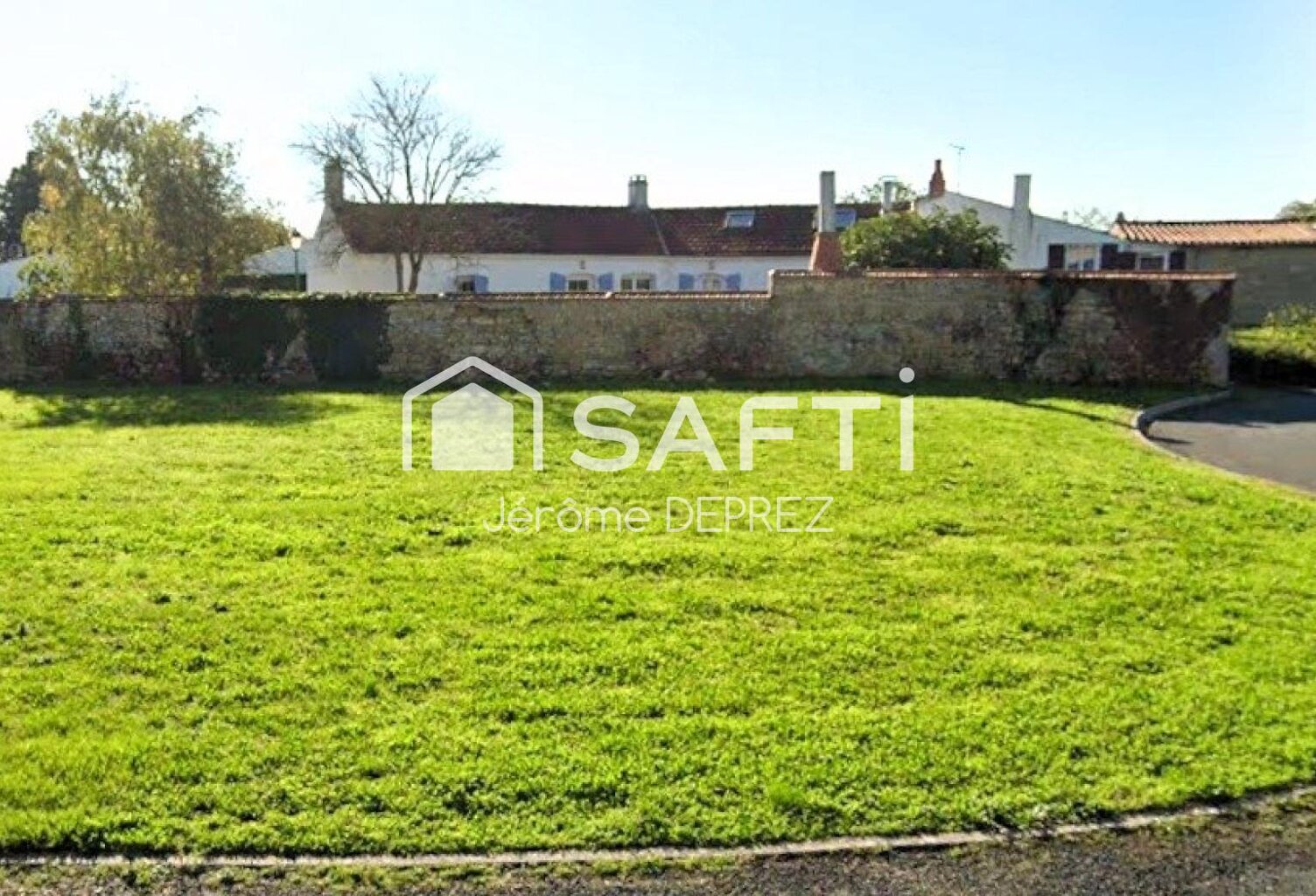 Terrain constructible et viabilisé proche bourg — photo 1