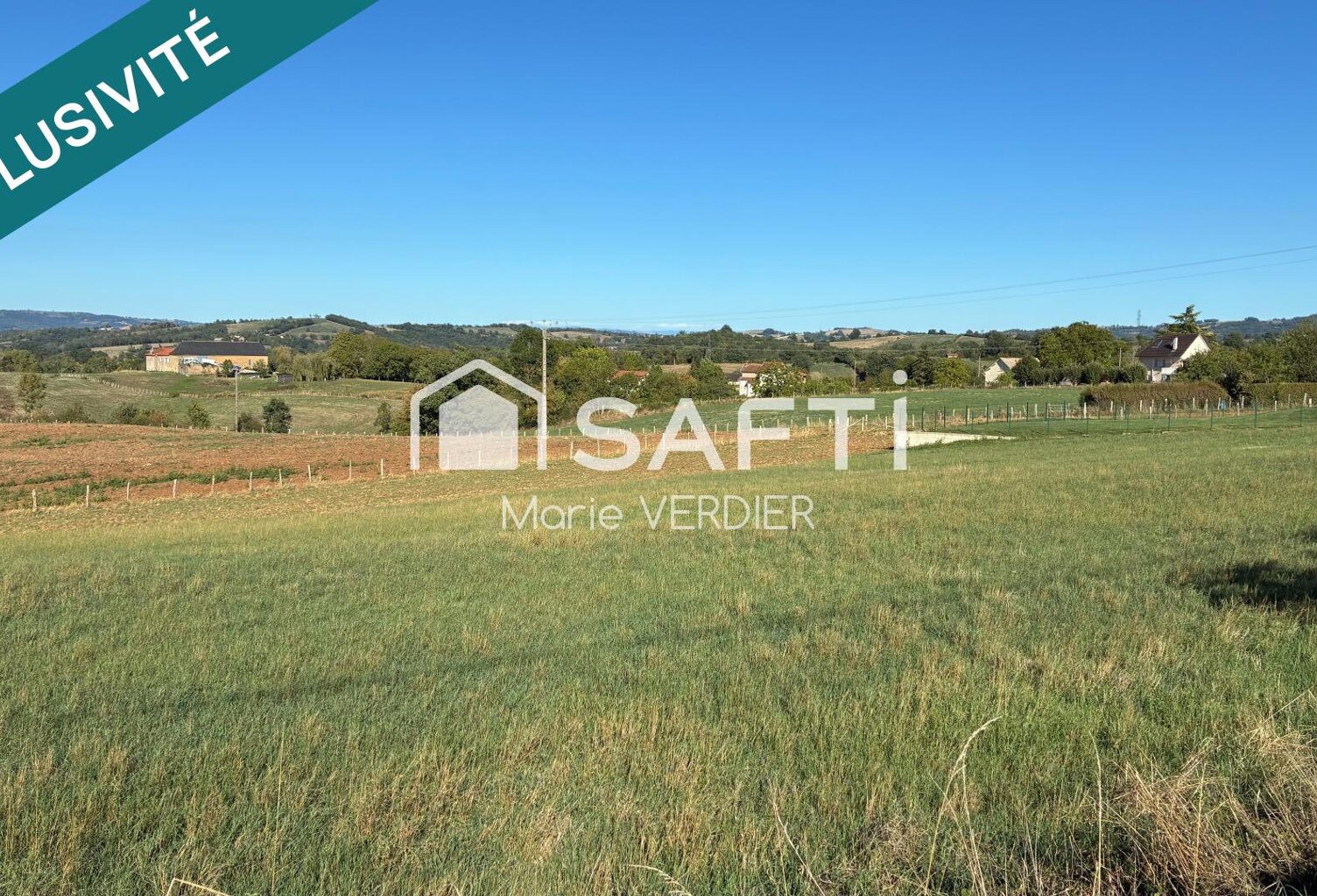 Terrain constructible avec vue sur la commune de Valzergues — photo 1