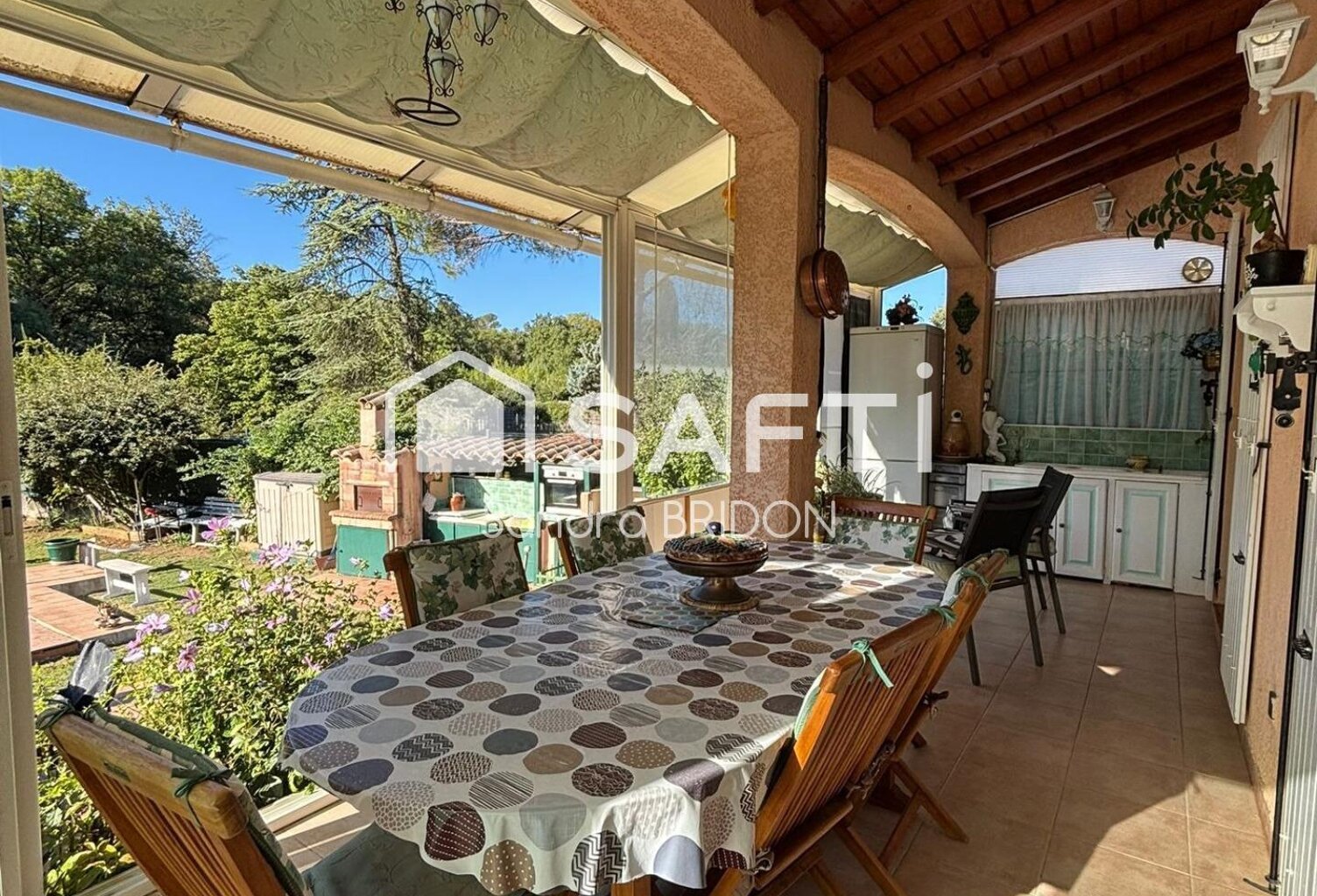 villa de plain pied avec joli jardin — photo 1