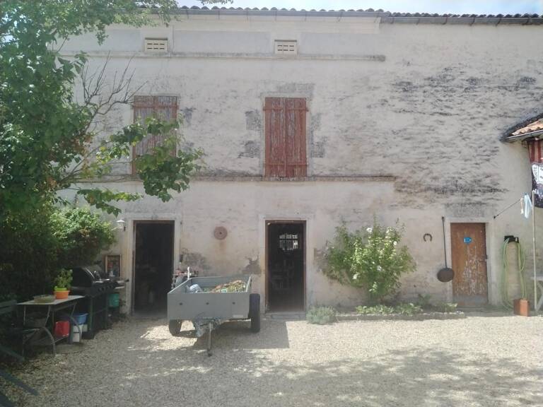 Maison de charme et dependances à haut potentiel — photo 1