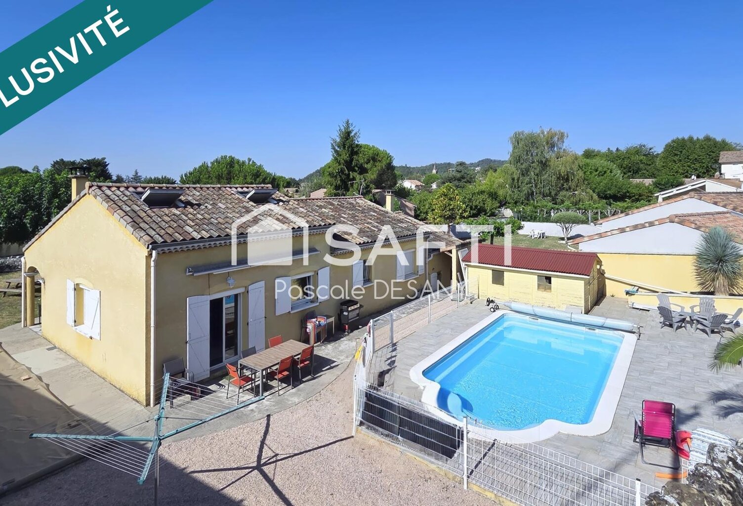 Charmante maison avec beau terrain et piscine — photo 1