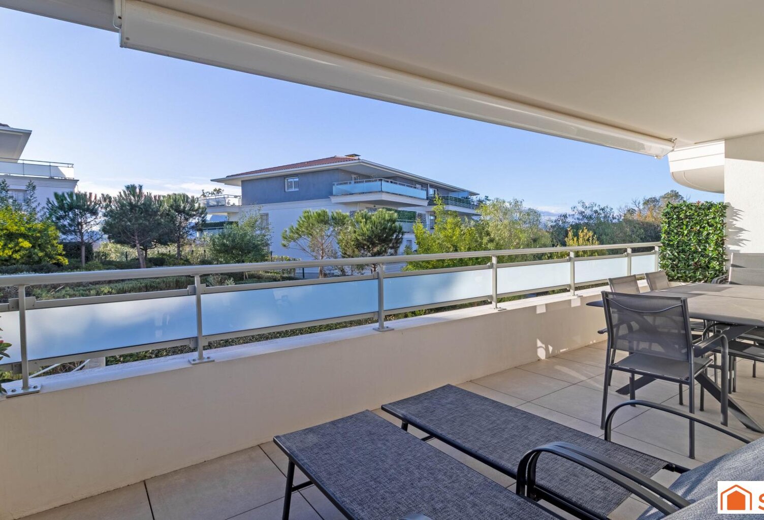 T3 récent 71 m² avec terrasse, piscine et box — photo 1