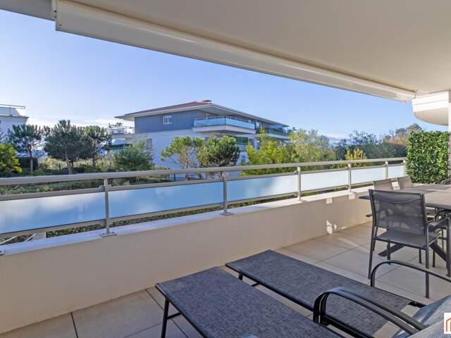 T3 récent 71 m² avec terrasse, piscine et box — photo du bien