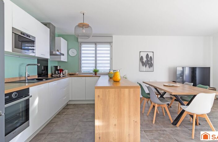 T3 récent 71 m² avec terrasse, piscine et box — photo 2
