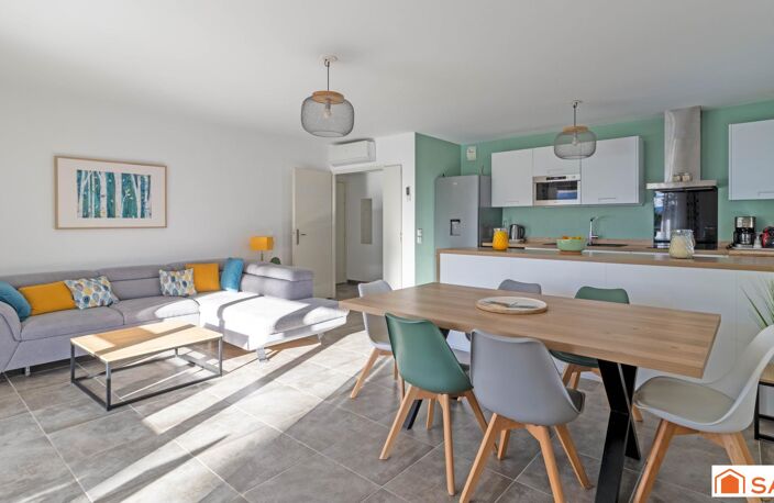 T3 récent 71 m² avec terrasse, piscine et box — photo 3