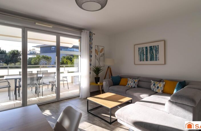 T3 récent 71 m² avec terrasse, piscine et box — photo 4