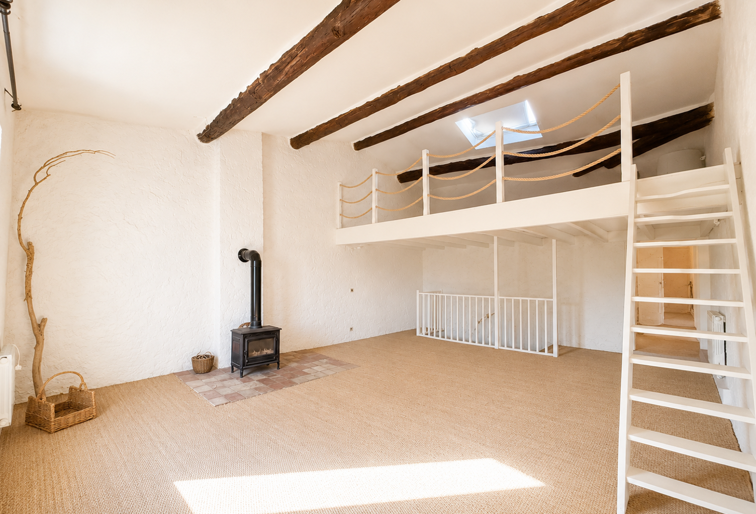 ALLEINS   COUP DE COEUR ! AUTHENTIQUE MAISON DE VILLAGE DE 18 — photo 1