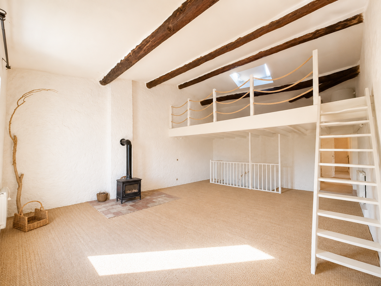 ALLEINS   COUP DE COEUR ! AUTHENTIQUE MAISON DE VILLAGE DE 18 — photo 1