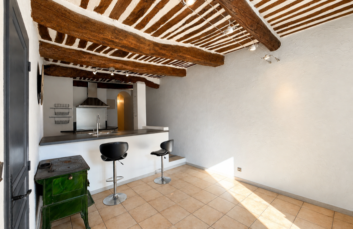 ALLEINS   COUP DE COEUR ! AUTHENTIQUE MAISON DE VILLAGE DE 18 — photo 2