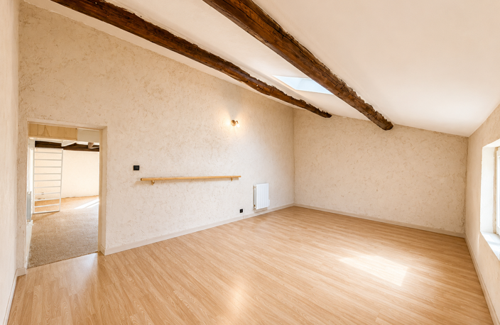 ALLEINS   COUP DE COEUR ! AUTHENTIQUE MAISON DE VILLAGE DE 18 — photo 4