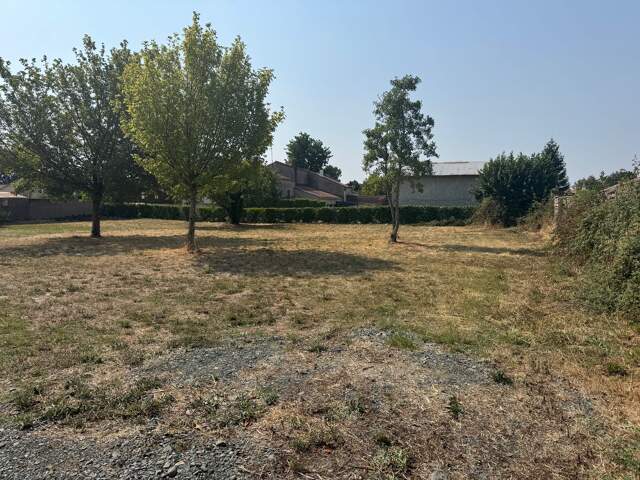 Très beau terrain à bâtir- ST ÉTIENNE DE BRILLOUET - 85210 — photo du bien