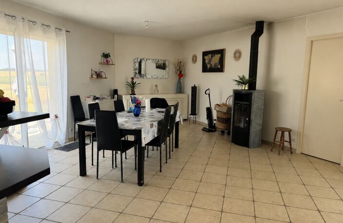 Maison de plain pied avec terrain clos - THIRE - 85210 — photo 3