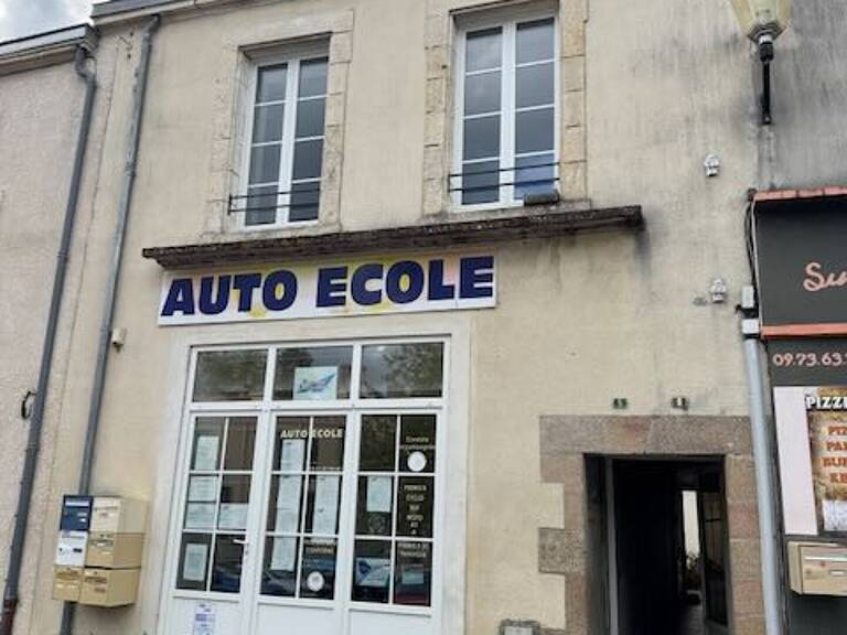 Investissement locatif Immeuble de 2 logements. BOURNEZEAU - 85480. — photo 1