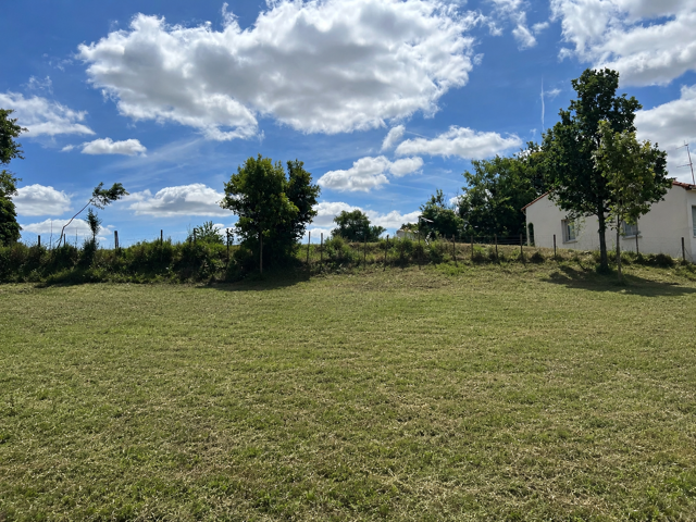 Terrain à bâtir - ST JUIRE CHAMPGILLON - 85210 — photo du bien