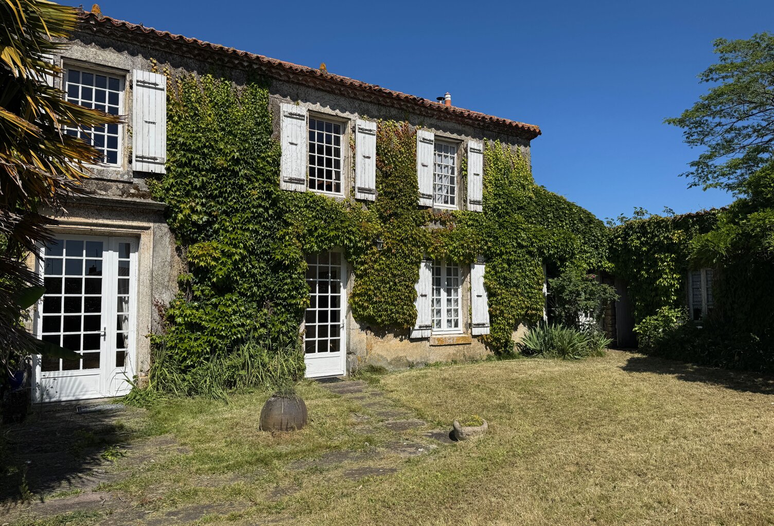 Maison de caractère à rénover - Cezais - 85410 — photo 1