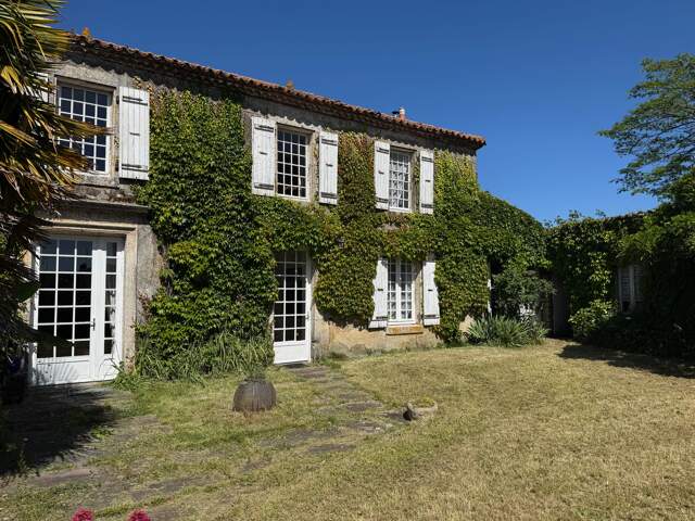 Maison de caractère à rénover - Cezais - 85410 — photo du bien