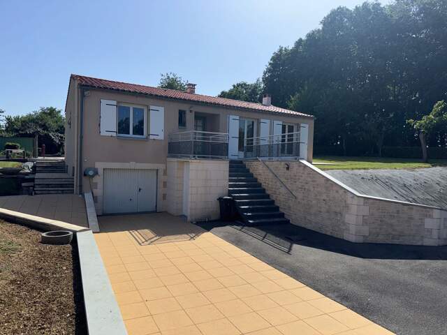 Maison familiale avec sous-sol total et grand terrain - A 10min de ST JEAN D\'HERMINE - 85210 — photo du bien