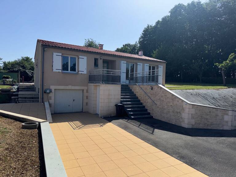 Maison familiale avec sous-sol total et grand terrain - A 10min de ST JEAN D\'HERMINE - 85210 — photo 1