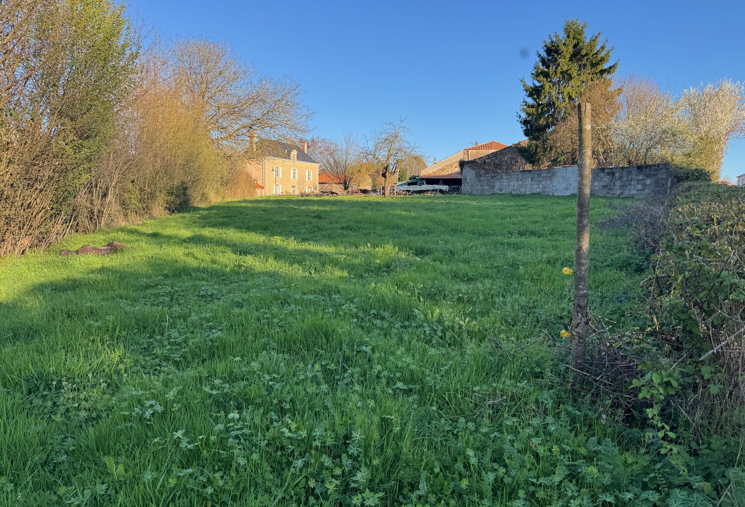 Beau terrain à bâtir - LA JAUDONNIERE - 85110 — photo 1