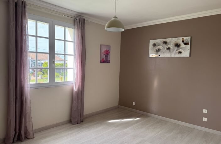 Maison proche commodités avec grand terrain et hangar 150m2 - NALLIERS - 85370 — photo 5