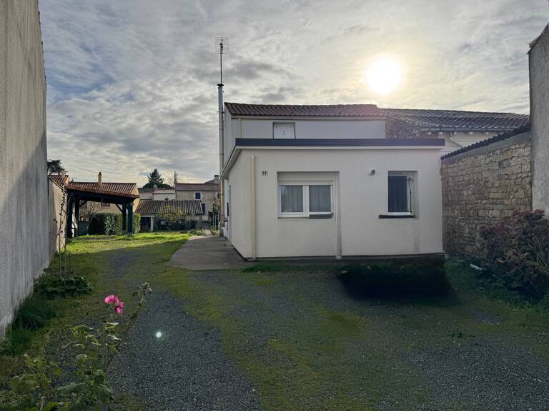 Maison 3 chambres en plein centre ville, au calme - ST JEAN D\'HERMINE 85210 — photo 1