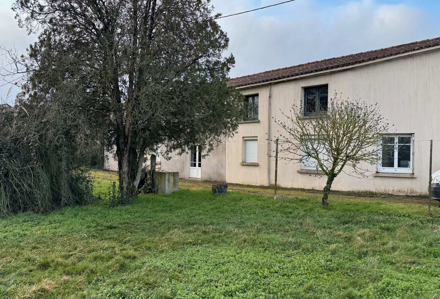 Spacieuse maison avec dépendance - LA CHAPELLE THÉMER - 85210 — photo 1