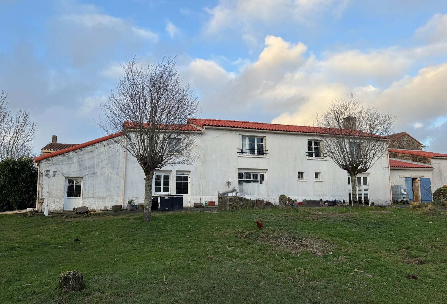 Charmante maison familiale en pierres avec dépendances - ST MARTIN LARS EN STE HERMINE 85210 — photo 1