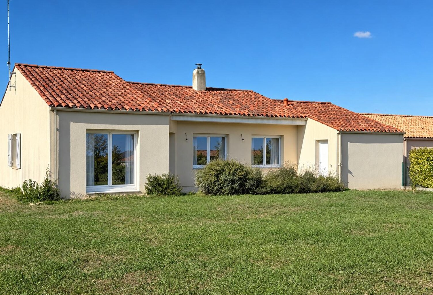 Charmante maison contemporaine de 99 m² habitables avec grand garage et jardin clos - ST JEAN D\'HERMINE 85210 — photo 1