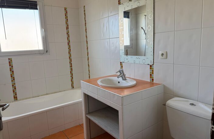 Charmante maison contemporaine de 99 m² habitables avec grand garage et jardin clos - ST JEAN D\'HERMINE 85210 — photo 5