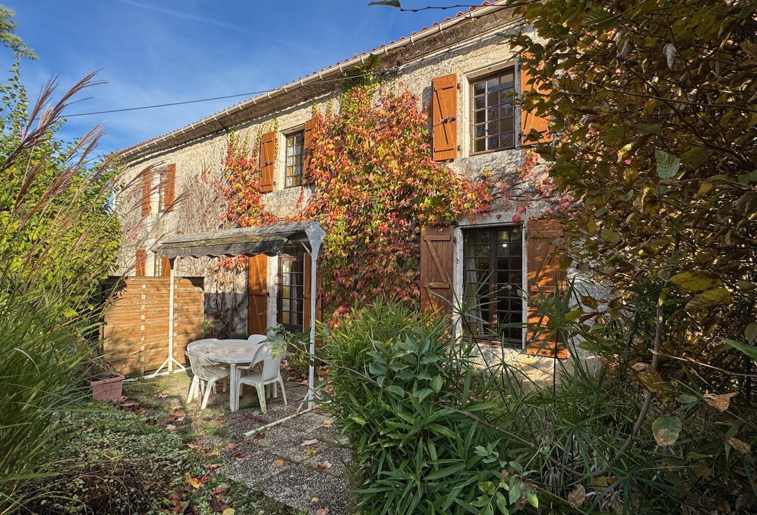 Maison de charme en pierre dans un havre de paix avec dépendance 270 m² et piscine - LA CHAPELLE THEMER 85210 — photo 1