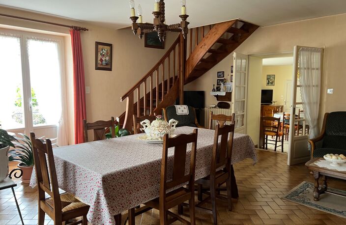 Maison en pierres à rafraichir avec 2 granges. ST JEAN D\'HERMINE - 85210. — photo 3