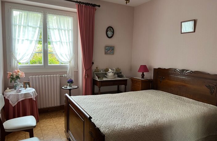 Maison en pierres à rafraichir avec 2 granges. ST JEAN D\'HERMINE - 85210. — photo 4