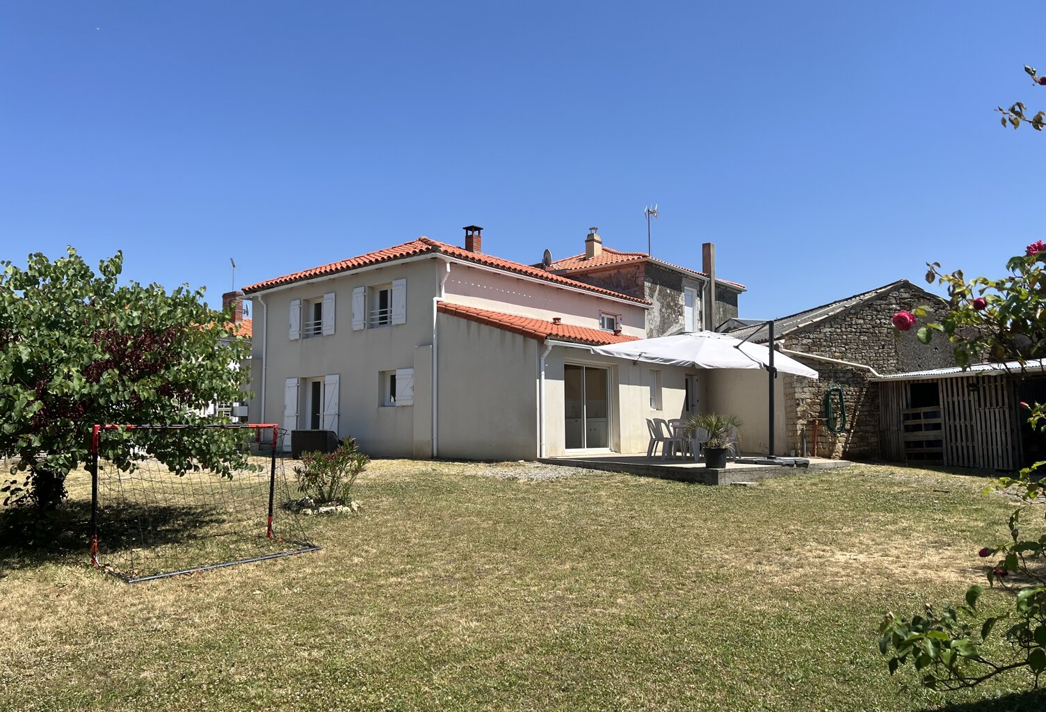 Maison en pierre rénovée au coeur de ville - ST JEAN D\'HERMINE 85210 — photo 1