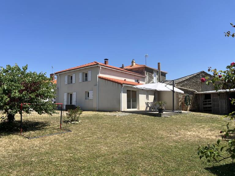 Maison en pierre rénovée au coeur de ville - ST JEAN D\'HERMINE 85210 — photo 1