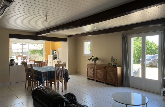 Maison en pierre rénovée au coeur de ville - ST JEAN D\'HERMINE 85210 — photo 3