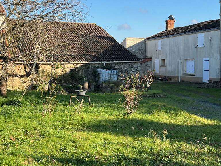 Agréable maison avec jardin - SAINTE GEMME LA PLAINE - 85400 — photo 1