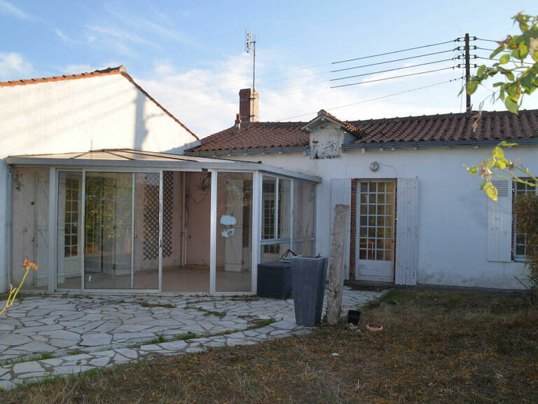 Maison en pierres de plain-pied à rénover - ST JEAN D HERMINE - 85210 — photo 1