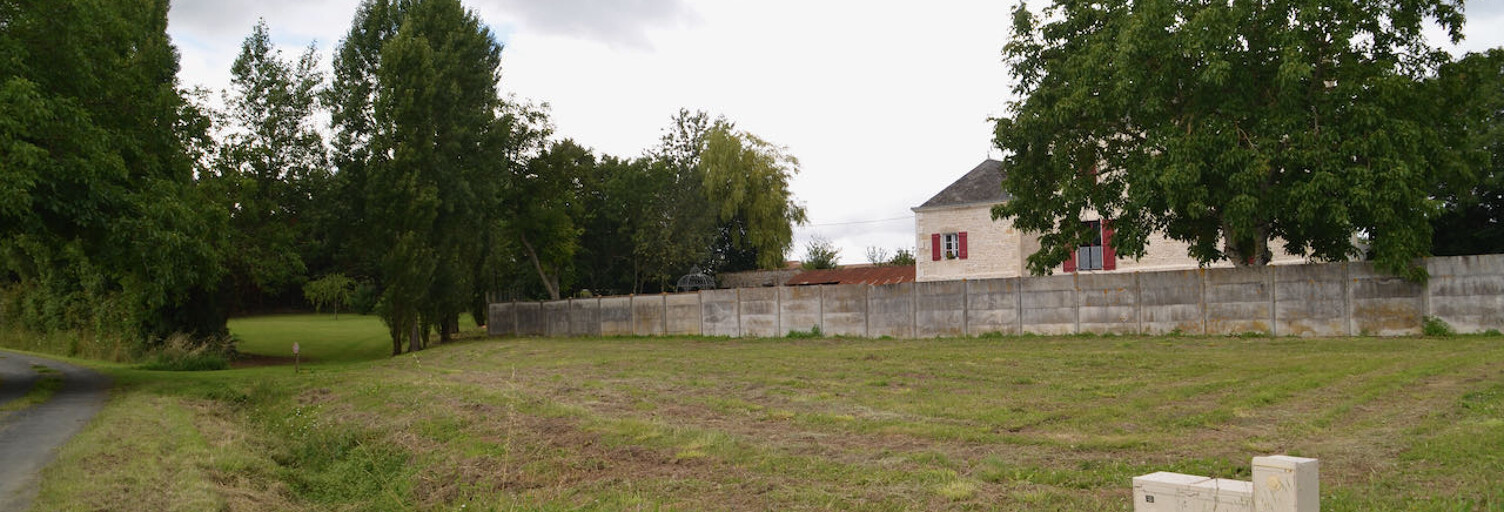 Terrain  858 m² à vendre à Saint-Martin-Lars-en-Sainte-Hermine (85210)