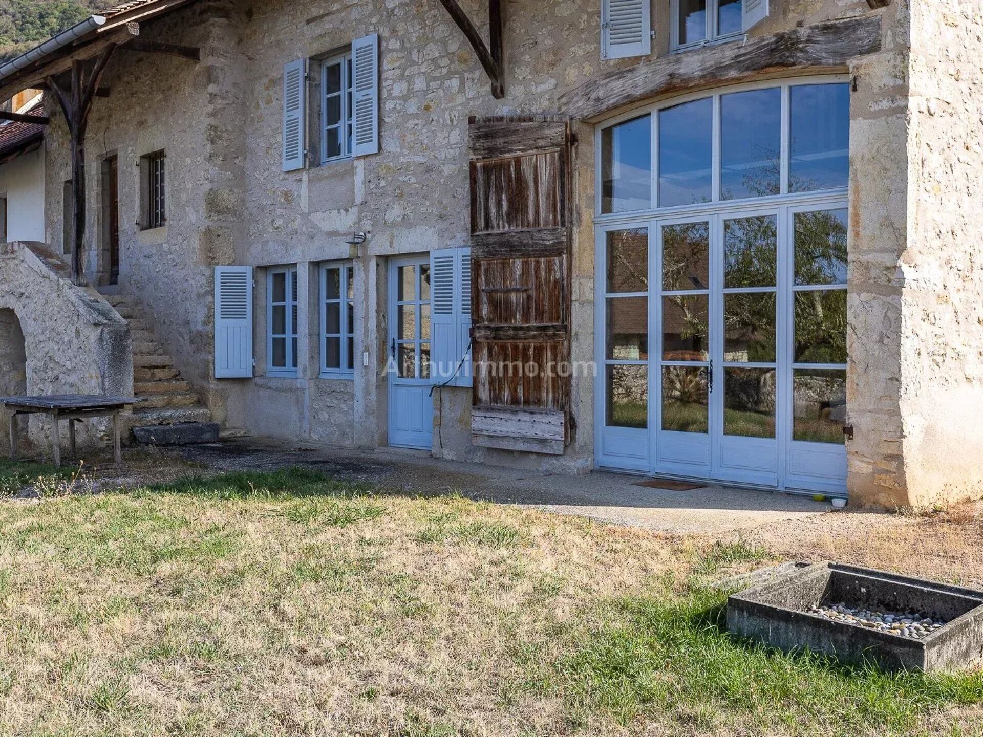 Maison 5 pièces 207 m² · à Groslée-Saint-Benoit · 207 m² · 389 000 €
