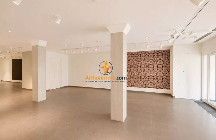 Local Commercial — photo 2
