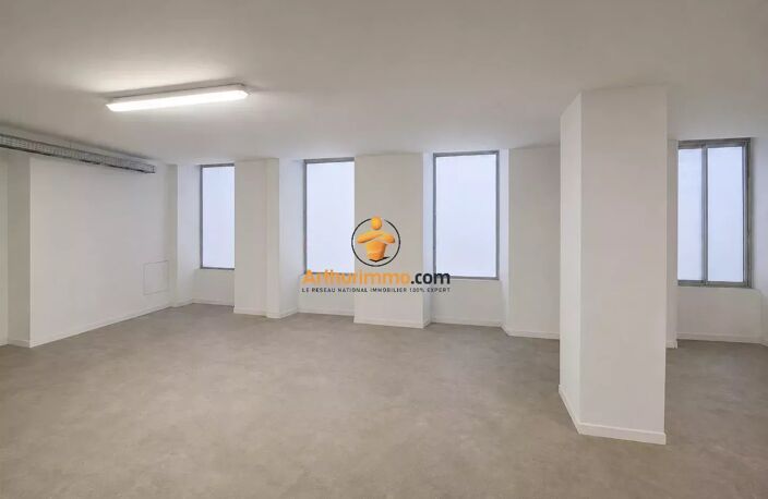 Local Commercial — photo 4