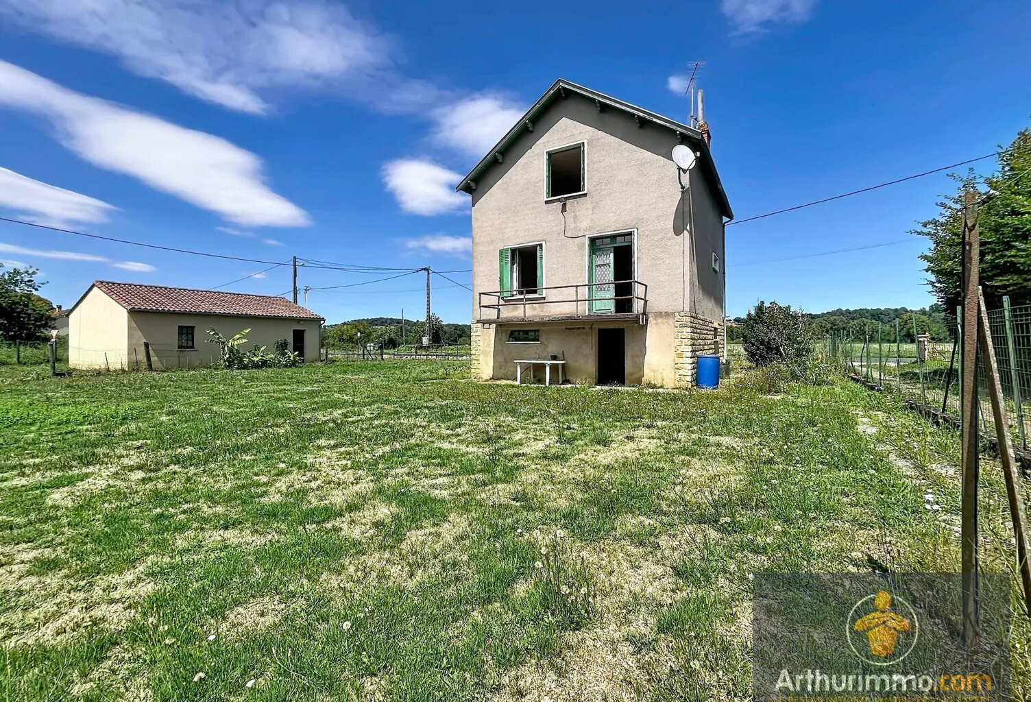 Maison a renover + garage de 70m² + terrain constructible — photo 1