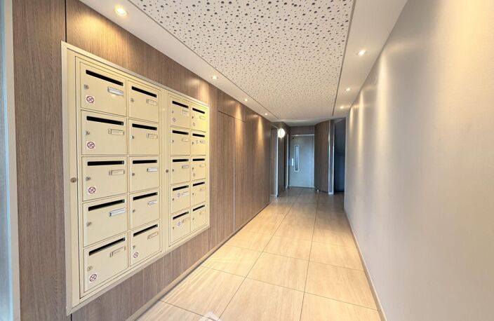 Appartement - 85m² - Laon — photo 2